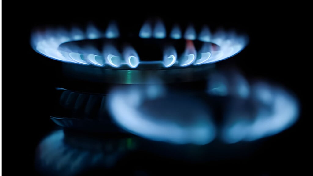 thousands stranded after residents block highway over gas outage Thousands Stranded After Residents Block Highway Over Gas Outage!