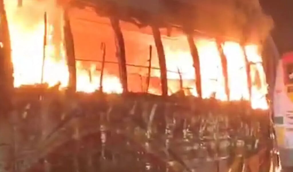 three buses catch fire in dhaka at midnight Three Buses Catch Fire in Dhaka at Midnight