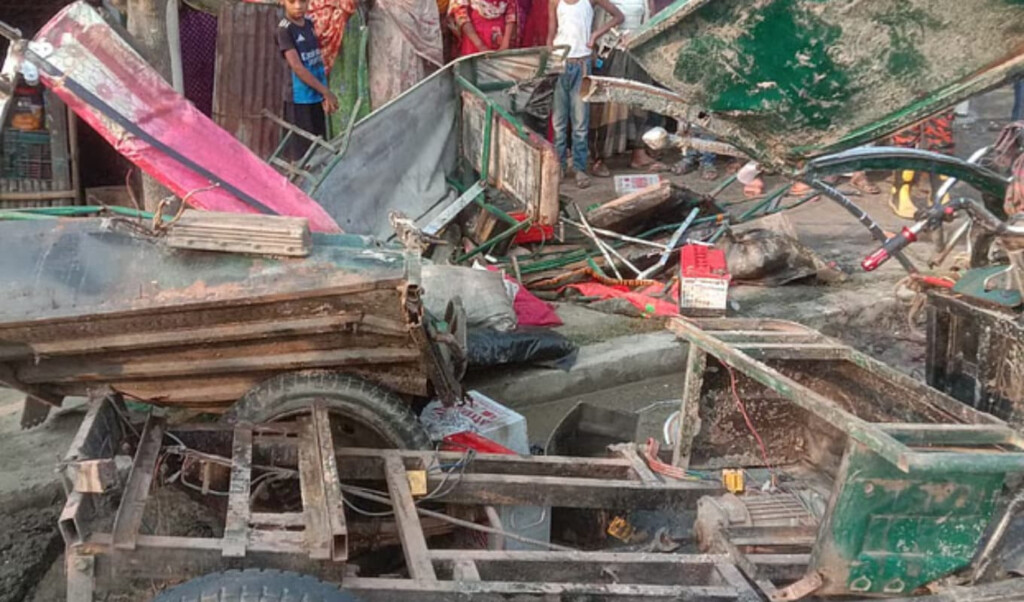 three killed four injured in natore crash Three Killed, Four Injured in Natore Crash