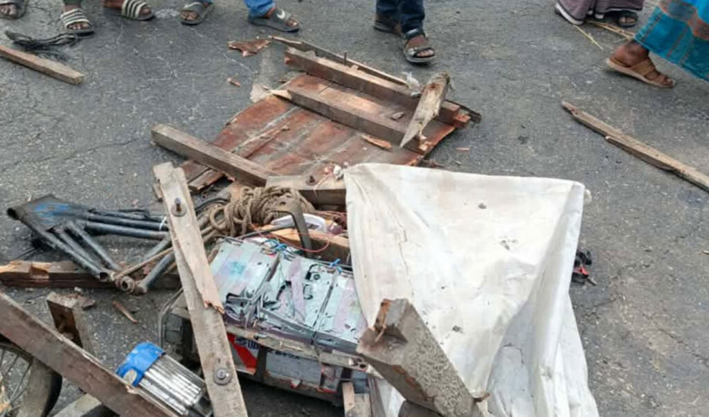 three killed in madaripur van collision Three Killed in Madaripur Van Collision