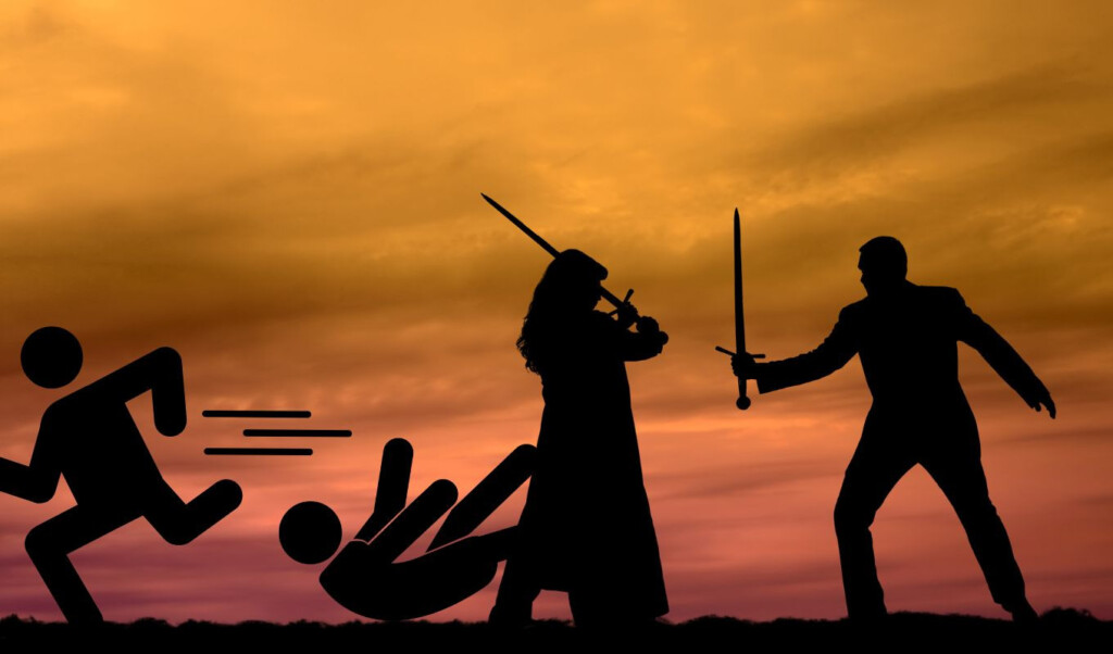 three muggers flee dropping their weapon as woman fights back Three Muggers Flee, Dropping Their Weapon as Woman Fights Back