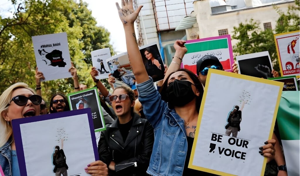 to avoid fear of arrest iranian protesters are receiving medical treatment secretly To avoid fear of arrest, Iranian protesters are receiving medical treatment secretly