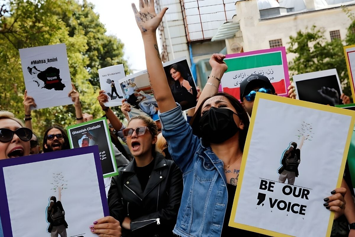 To avoid fear of arrest, Iranian protesters are receiving medical treatment secretly