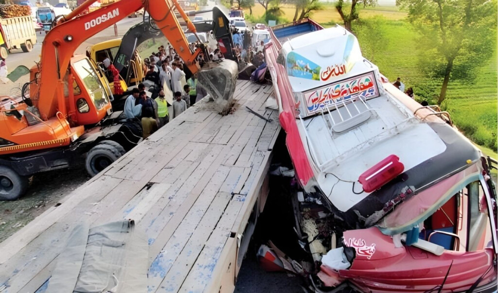 tragic road accident in pakistan claims 11 lives including driver Tragic Road Accident in Pakistan Claims 11 Lives, Including Driver