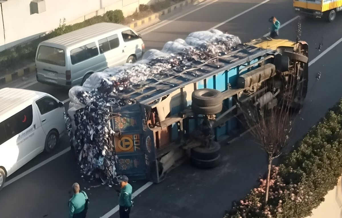 Truck Overturns in Nikunja, Major Traffic Jam Hits Dhaka Roads