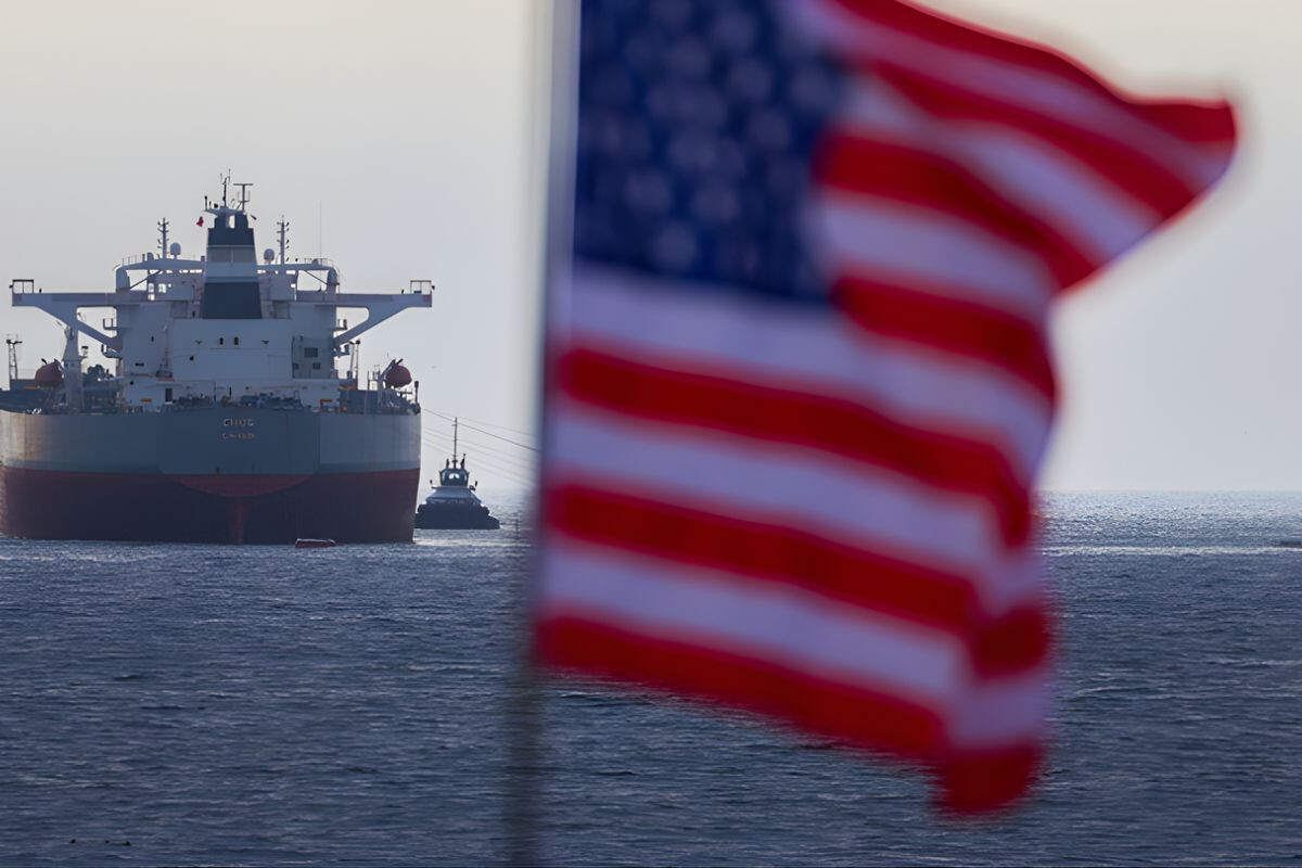 Trump Eyes Insurance to Ease Gulf Oil Prices