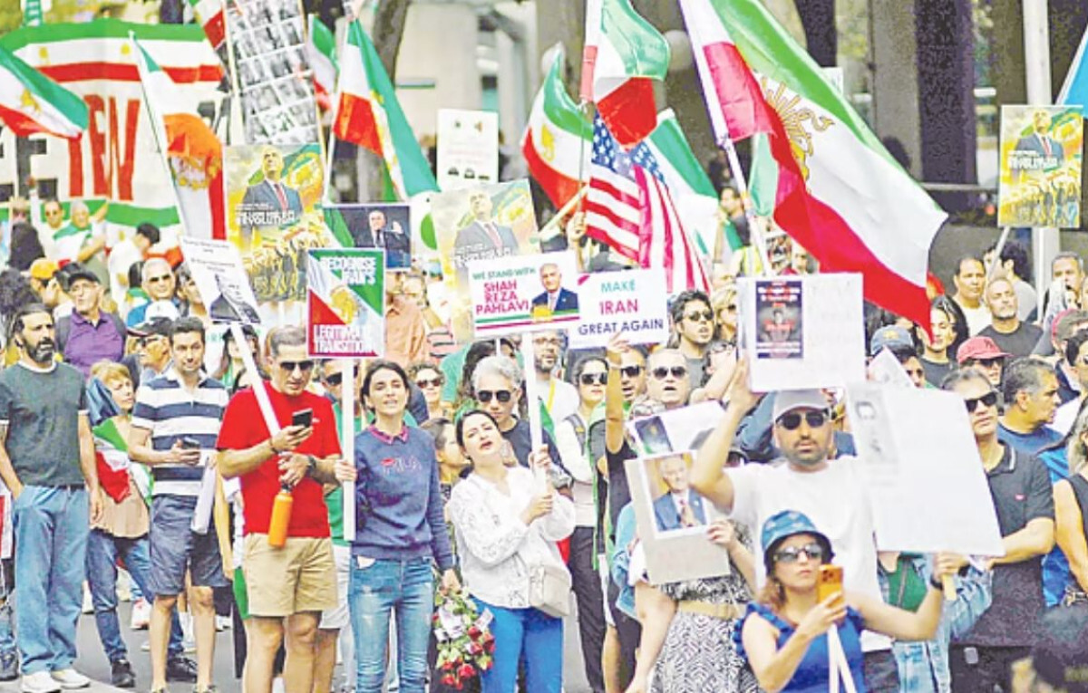 Trump Signals Desire for Iranian Regime Change