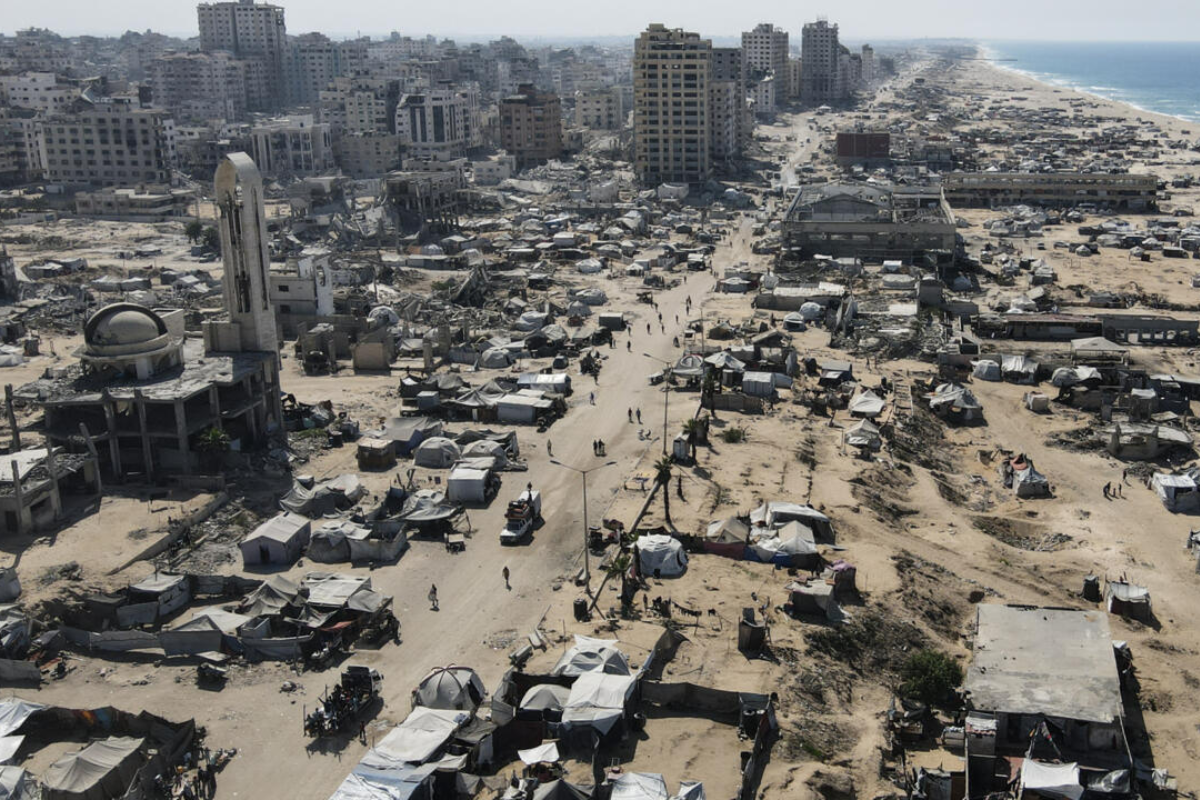 Trump Warns Hamas Against Violating Gaza Truce as Vance Heads to Israel