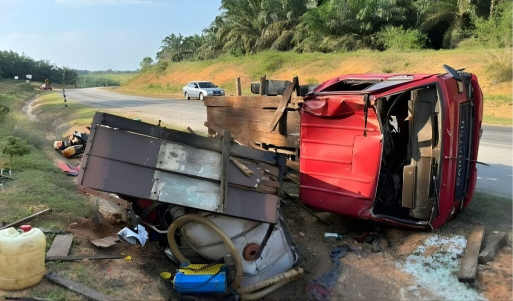 two bangladeshis killed in a pickup truck accident in malaysia Two Bangladeshis killed in a pickup truck accident in Malaysia
