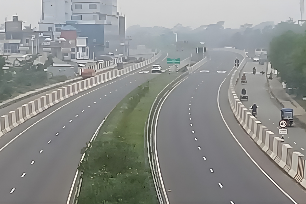 Two Businessmen Slashed and 4 Lakh Taka Stolen on Shibchar Expressway