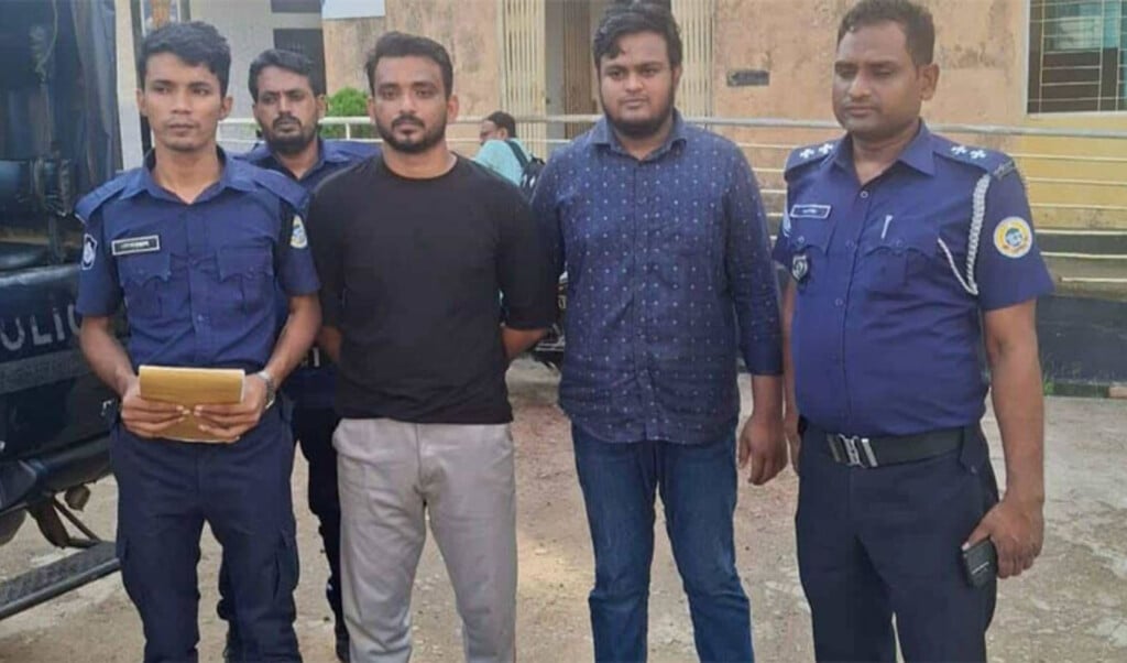 two extortion coordinators arrested in bhola cash recovered Two Extortion Coordinators Arrested in Bhola, Cash Recovered