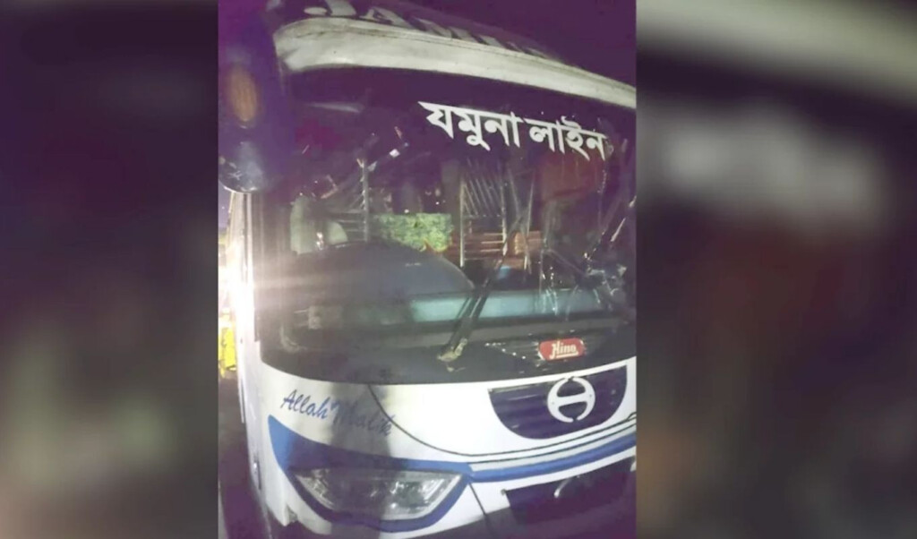 two killed and five injured in truck bus collision in bhanga Two Killed and Five Injured in Truck-Bus Collision in Bhanga
