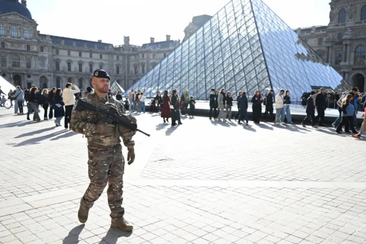Two More Suspects Charged Over Louvre Heist