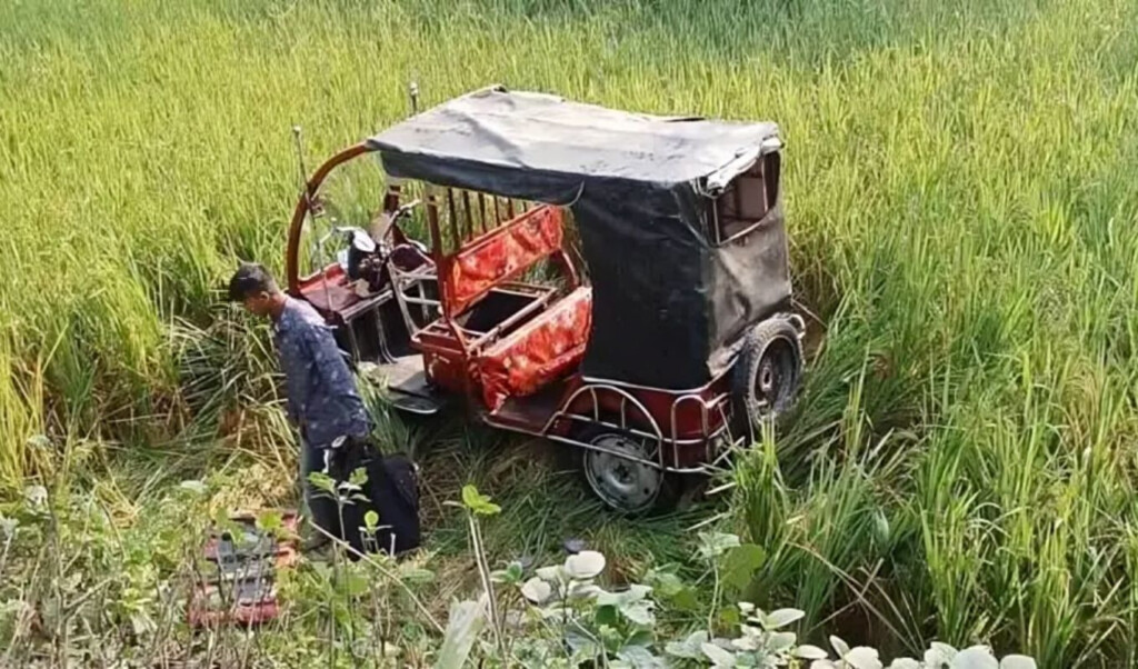two passengers killed as auto rickshaw overturns in lalmonirhat Two Passengers Killed as Auto-Rickshaw Overturns in Lalmonirhat