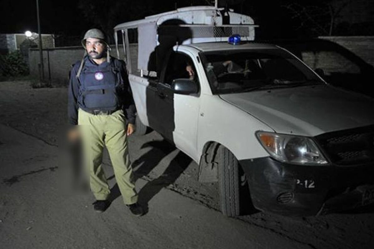 Two Police Officers Killed in Blast in Pakistan