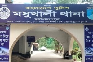 Two supporters of an independent candidate have been stabbed and injured