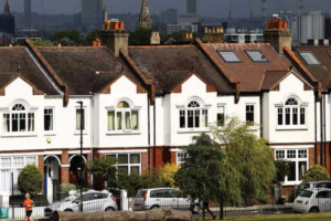 UK Home Prices Cross £300,000