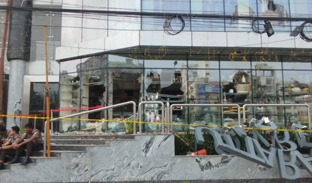 Uptown Shopping Mall Vandalised Amid Rumours 3 uptown shopping mall vandalised amid rumours Uptown Shopping Mall Vandalised Amid Rumours