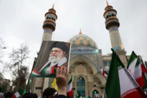 US Calls for Iranian Uprising Stir Historical Fears