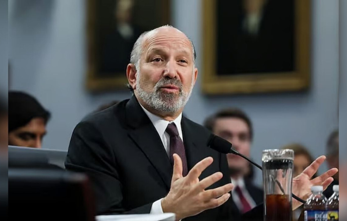 US Commerce Secretary Admits Visiting Epstein’s Private Island