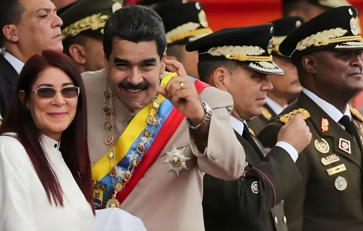 US Forces Seize Maduro From Presidential Bedchamber
