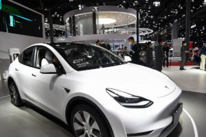 US Investigates Tesla Over Potential ‘Entrapment’ Risk from Doors