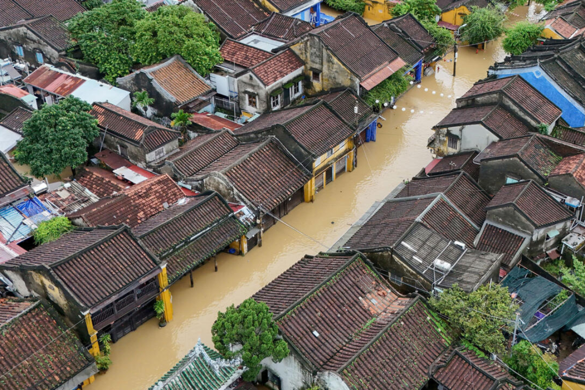 Vietnam Flood Death Toll Rises to 35 Amid Record Rainfall