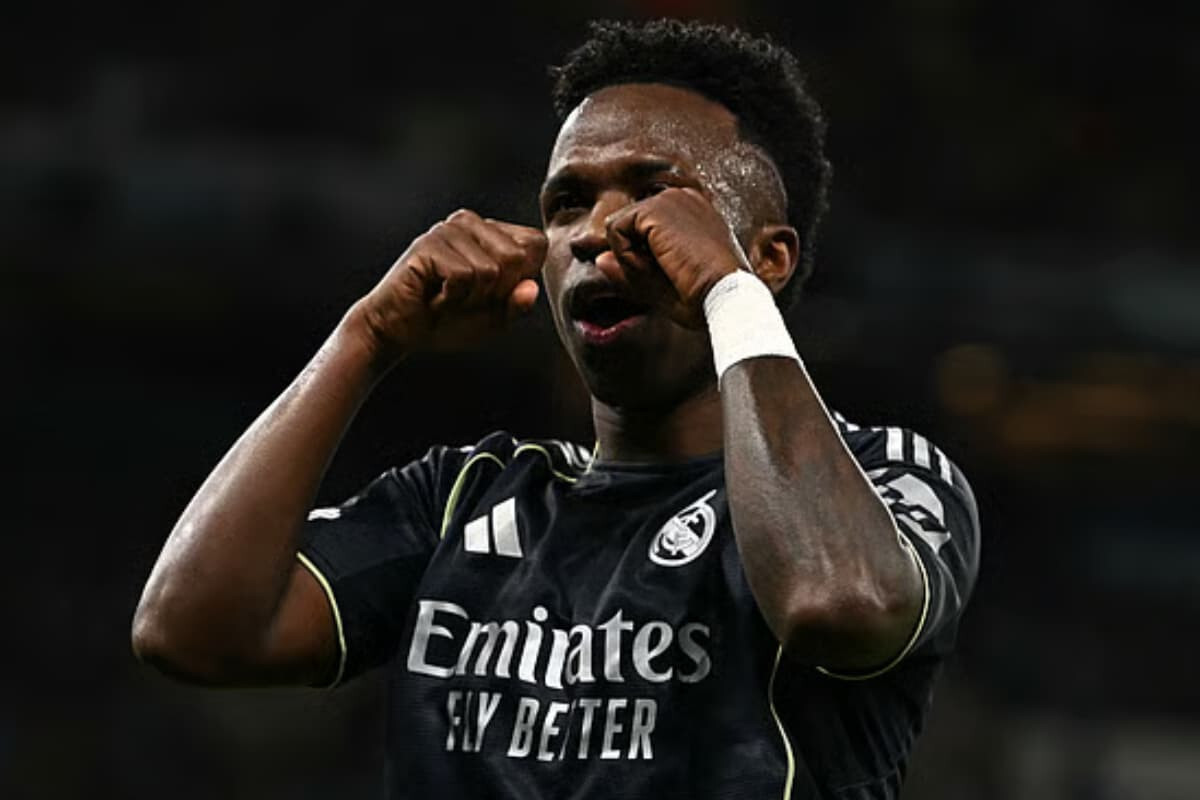 Vinícius Celebrates Goals With Tearful Gesture