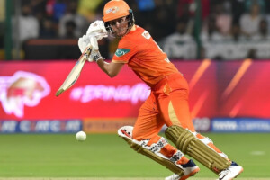 Warriors Stumble as Giants Strike Back