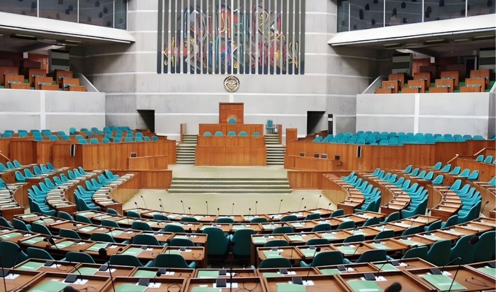 when will the new mps take their oath and who will administer it When will the new MPs take their oath, and who will administer it?