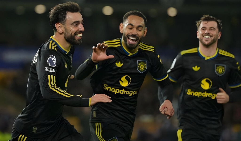 Wolves Crumble as United Record Commanding Victory 3 wolves crumble as united record commanding victory Wolves Crumble as United Record Commanding Victory