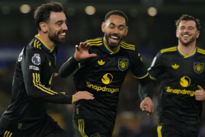 Wolves Crumble as United Record Commanding Victory