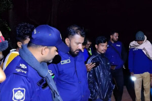 Young man beaten to death in public in Noakhali on suspicion of robbery