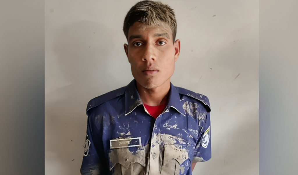 youth beaten by public after impersonating police to collect extortion Youth Beaten by Public After Impersonating Police to Collect Extortion