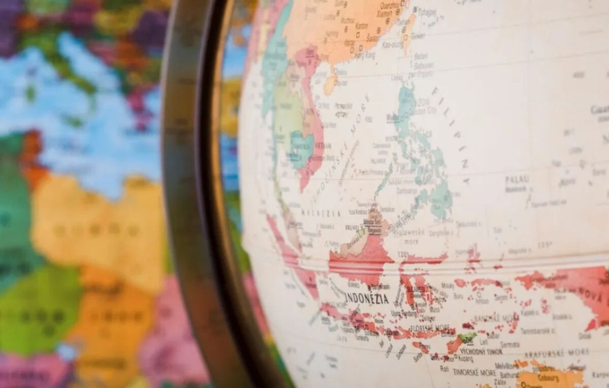 Zurich Eyes £8bn Beazley Deal Amid Global Shifts