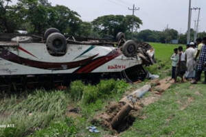 Bus Crash Leaves Ten Injured