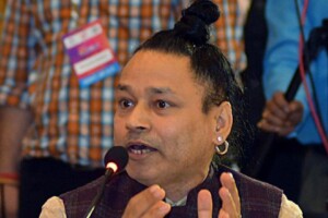 Kailash Kher Challenges Stage Expectations