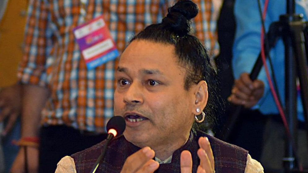 Kailash Kher Challenges Stage Expectations