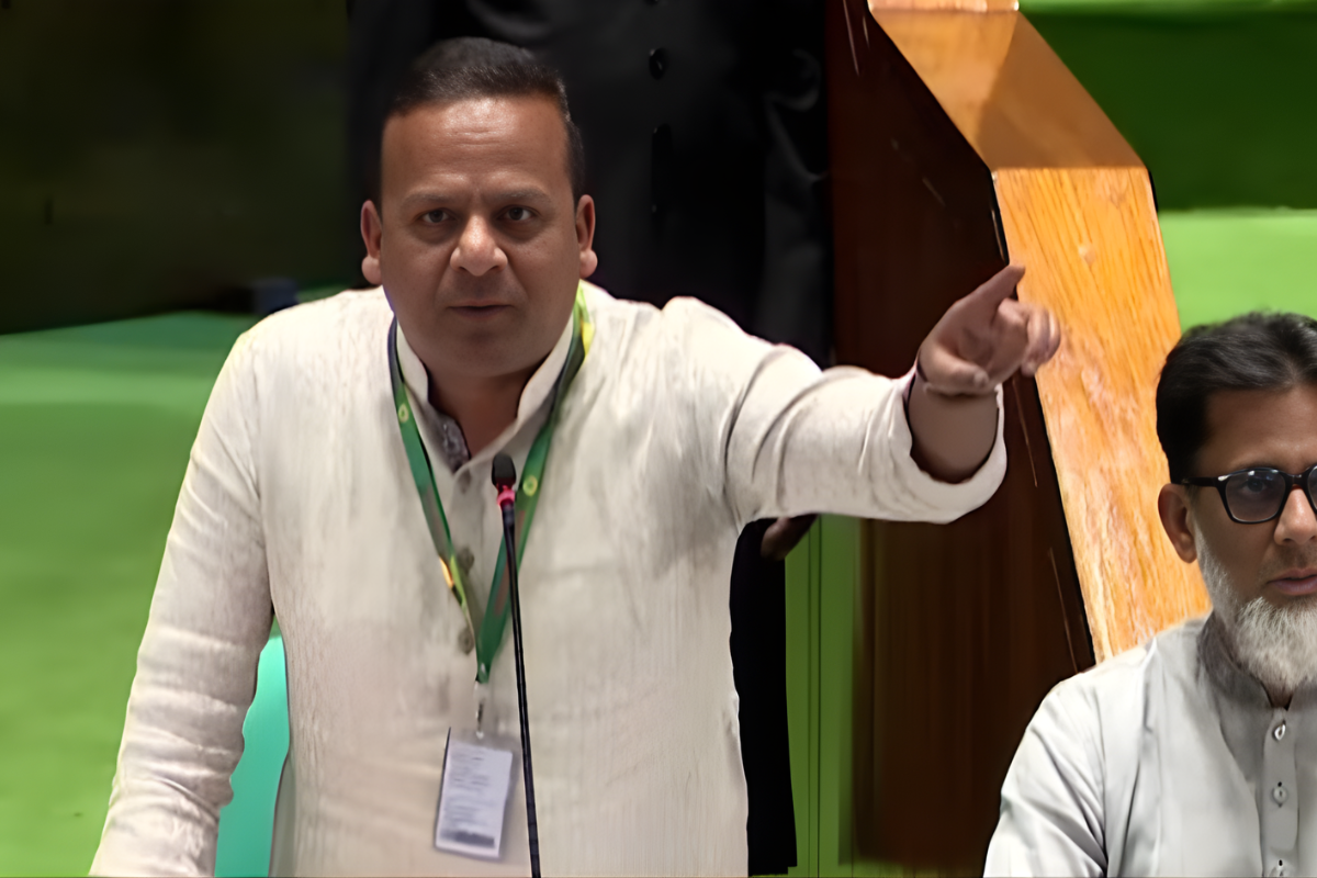 Minister of State for Shipping Criticises Opposition During Parliamentary Debate