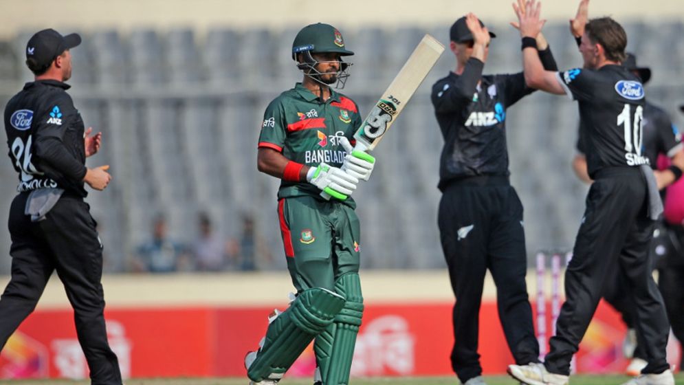 New Zealand Clinch Series Opener