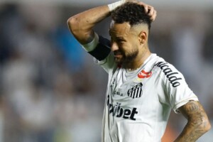 Neymar Scores in Santos Draw Amid Fan Confrontation