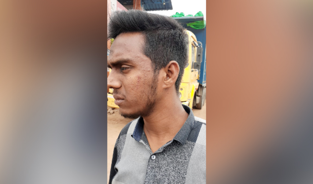 Police Constable Assaulted at Petrol Station Three Detained in Chapainawabganj Police Constable Assaulted at Petrol Station; Three Detained in Chapainawabganj