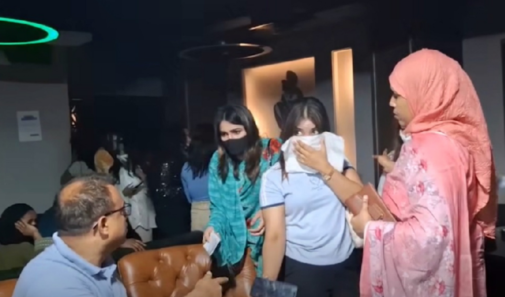 Police Detain 140 During Raid on Unlicensed Bar in Uttara Police Detain 140 During Raid on Unlicensed Bar in Uttara