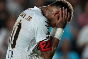 Santos Defeated as Neymar Faces Supporters’ Jeers