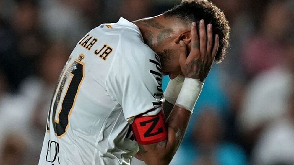 Santos Defeated as Neymar Faces Supporters’ Jeers