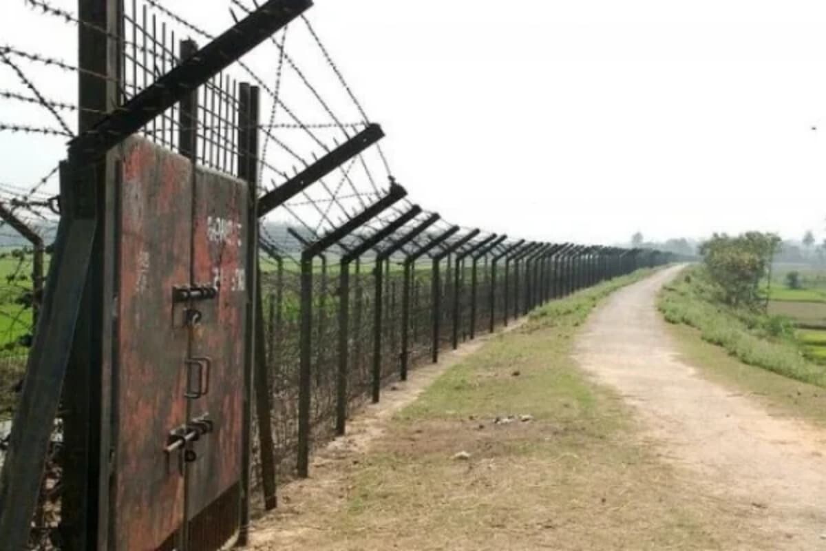 Three Bangladeshi Nationals Apprehended by BSF at Border