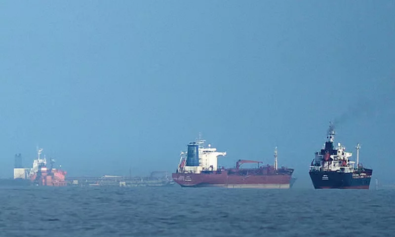 US Naval Blockade Forces Tankers Back to Hormuz
