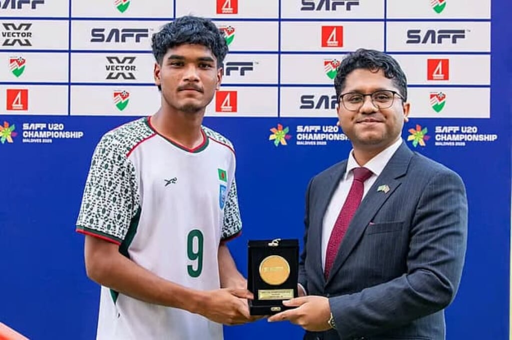bangladesh reach final via manik header Bangladesh Reach Final via Manik Header