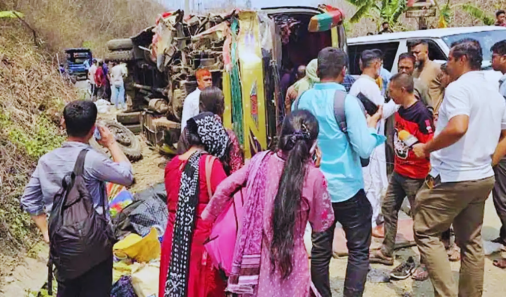 bus overturns in rangamati crash 1 Bus Overturns in Rangamati Crash