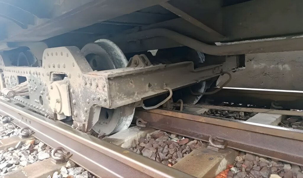 dolonchapa express derails at setabganj Dolonchapa Express Derails at Setabganj